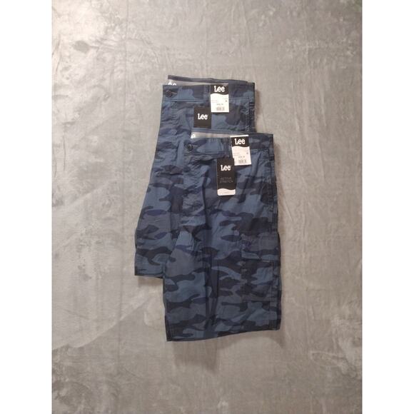Lee Blue Camo Sz 38 Cargo Shorts Motion Flex Waist Stretch Fabric Lot Of 2 NWT - Picture 1 of 12